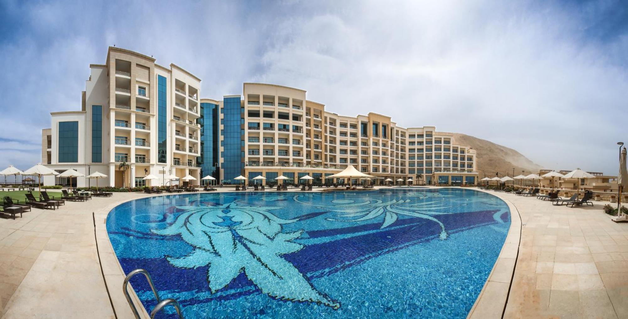 Tolip Resort El Galala Hills Ain Sukhna Exterior photo The swimming pool at the hotel
